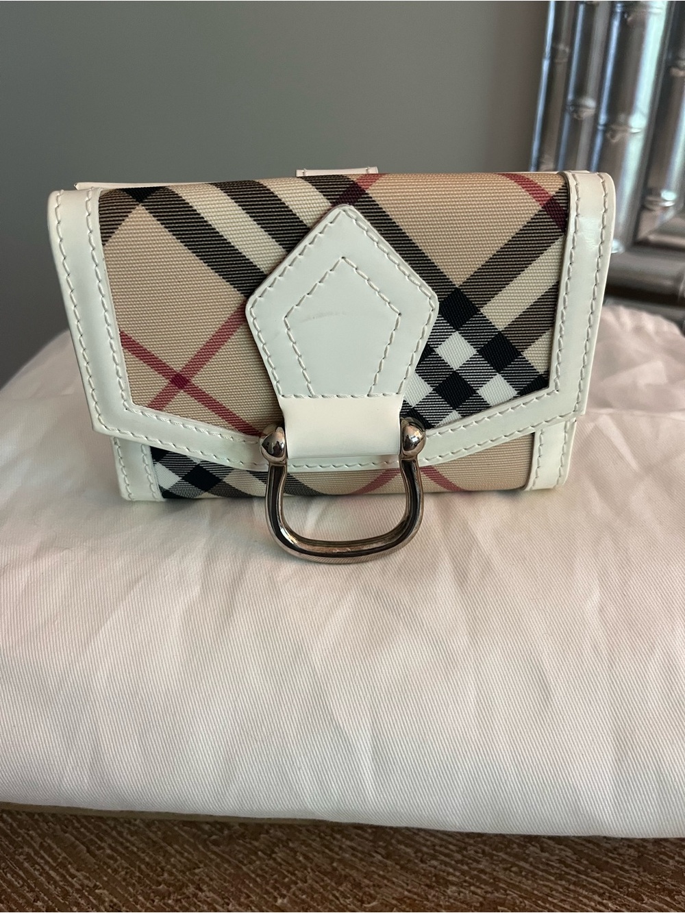 Authentic Burberry Classic Check Small Wallet in Beige and White